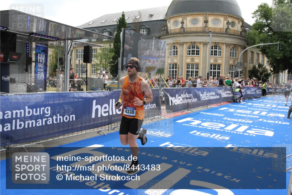 29.06.2025 - hella hamburg halbmarathon Michael Strokosch http://msf.ph/oto/8443483 29.06.2025 10:25:44 Ziel 4338, 11228, 14107 meine-sportfotos.de
