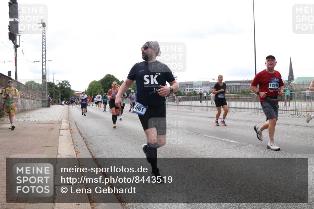 29.06.2025 - hella hamburg halbmarathon Lena Gebhardt http://msf.ph/oto/8443519 29.06.2025 10:29:42 Lombardsbrücke 12099, 1032, 661, 1063, 1097, 1230, 1661, 1694, 2302, 2699, 3179, 3311, 3524, 3613, 4349, 4373, 4395, 4580, 5063, 5350, 6285, 6725, 7449, 7517, 7832, 8388, 8812, 8941, 9095, 9714, 9937, 10322, 10641, 10808, 10996, 11249, 11269, 11376, 11444, 11634, 11792, 11803, 11989, 12086, 12216, 12227, 12305, 12537, 12958, 13031, 13382, 13810, 14644, 15266, 16306, 16659, 16662, 16676, 17496, 17529, 17945, 18298, 18299, 18385, 18414 meine-sportfotos.de
