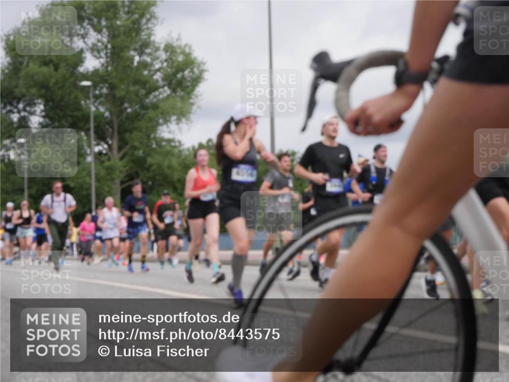 29.06.2025 - hella hamburg halbmarathon Luisa Fischer http://msf.ph/oto/8443575 29.06.2025 10:25:28 Kennedybrücke 1419, 1598, 2172, 3108, 3458, 3735, 3768, 3910, 3946, 4113, 4114, 4556, 4829, 5079, 6030, 6303, 6805, 6849, 6977, 7097, 7162, 7794, 9204, 9516, 9807, 10241, 10663, 10710 meine-sportfotos.de