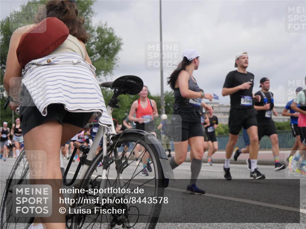 29.06.2025 - hella hamburg halbmarathon Luisa Fischer http://msf.ph/oto/8443578 29.06.2025 10:25:29 Kennedybrücke 079, 3946, 1419, 1598, 2172, 2351, 3108, 3458, 3735, 3768, 3910, 3946, 4113, 4114, 4556, 4829, 5079, 6030, 6303, 6805, 6849, 6977, 7097, 7162, 7794, 9204, 9516, 9807, 10241, 10663, 10710 meine-sportfotos.de