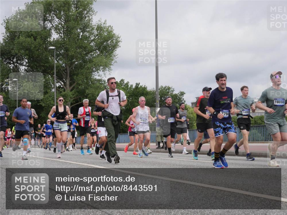 29.06.2025 - hella hamburg halbmarathon Luisa Fischer http://msf.ph/oto/8443591 29.06.2025 10:25:31 Kennedybrücke 5849, 10663, 16650, 149, 7794, 14903, 14240, 4313, 6303, 4114, 1598, 2172, 2351, 3108, 3458, 3735, 3768, 3910, 3946, 4113, 4114, 4556, 4829, 5079, 6030, 6303, 6307, 6805, 6849, 6977, 7097, 7162, 7794, 8511, 9204, 9516, 10241, 10663, 10710 meine-sportfotos.de