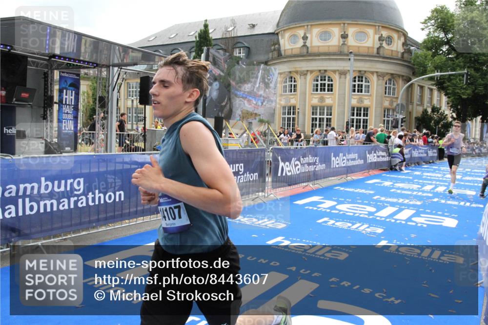 29.06.2025 - hella hamburg halbmarathon Michael Strokosch http://msf.ph/oto/8443607 29.06.2025 10:25:48 Ziel 11228, 14107 meine-sportfotos.de