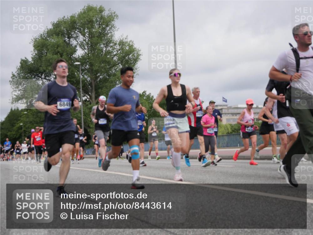 29.06.2025 - hella hamburg halbmarathon Luisa Fischer http://msf.ph/oto/8443614 29.06.2025 10:25:33 Kennedybrücke 6849, 7047, 0663, 14240, 1598, 2351, 3458, 3735, 3910, 4113, 4114, 4556, 4829, 5079, 6030, 6303, 6307, 6805, 6849, 6977, 7097, 7162, 7794, 8511, 9204, 9516, 10241, 10663 meine-sportfotos.de