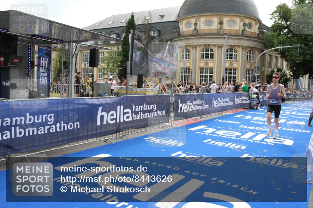 29.06.2025 - hella hamburg halbmarathon Michael Strokosch http://msf.ph/oto/8443626 29.06.2025 10:25:49 Ziel 11228, 14107 meine-sportfotos.de