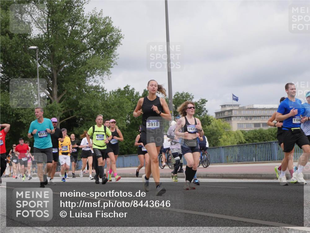 29.06.2025 - hella hamburg halbmarathon Luisa Fischer http://msf.ph/oto/8443646 29.06.2025 10:25:37 Kennedybrücke 8511, 3477, 17944, 6307, 16511, 14, 3910, 14314, 11046, 1598, 2351, 3458, 3910, 3995, 4113, 4131, 4559, 4829, 6303, 6307, 6820, 6899, 6977, 7097, 7162, 8511, 8855, 10065, 10241, 10663, 10739 meine-sportfotos.de