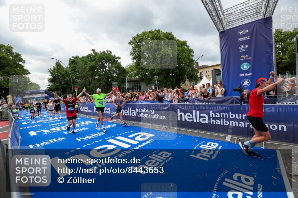 29.06.2025 - hella hamburg halbmarathon Zöllner http://msf.ph/oto/8443653 29.06.2025 10:56:55 Ziel 1955, 2282, 2378, 2741, 2759, 3836, 5418, 6835, 7716, 13816, 15097, 16008, 16009, 16620, 16679, 17133 meine-sportfotos.de