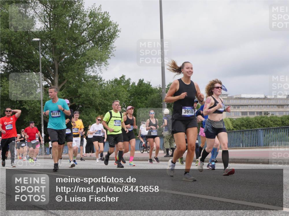 29.06.2025 - hella hamburg halbmarathon Luisa Fischer http://msf.ph/oto/8443658 29.06.2025 10:25:37 Kennedybrücke 4559, 8511, 6899, 477, 17944, 106, 6307, 10511, 14442, 3910, 1598, 2351, 3458, 3910, 3995, 4113, 4131, 4559, 4829, 6303, 6307, 6820, 6899, 6977, 7097, 7162, 8511, 8855, 10065, 10241, 10663, 10739 meine-sportfotos.de