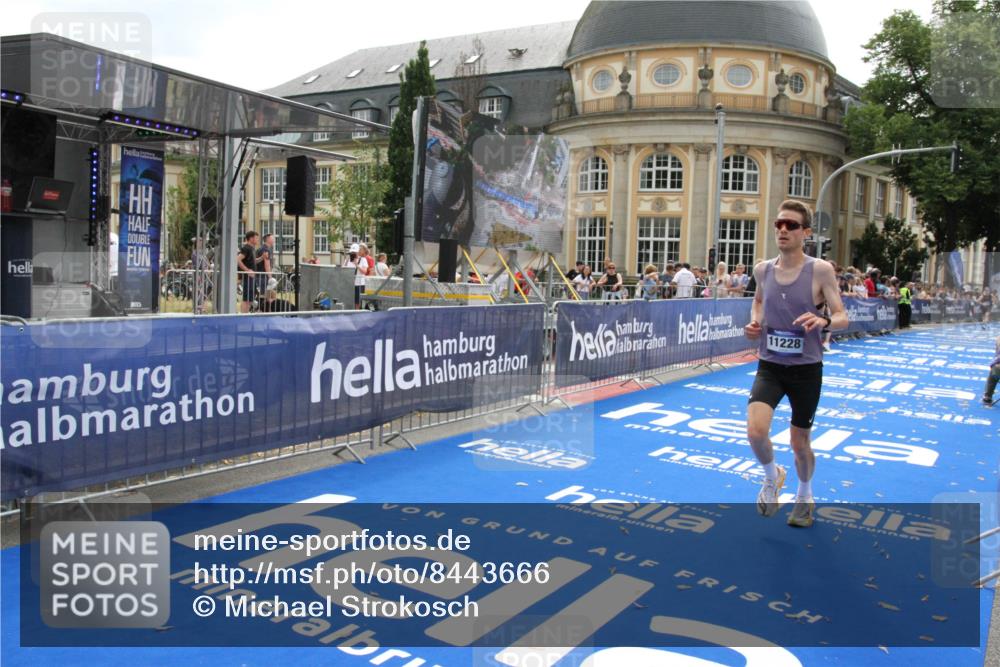 29.06.2025 - hella hamburg halbmarathon Michael Strokosch http://msf.ph/oto/8443666 29.06.2025 10:25:50 Ziel 11228, 14107, 17258 meine-sportfotos.de