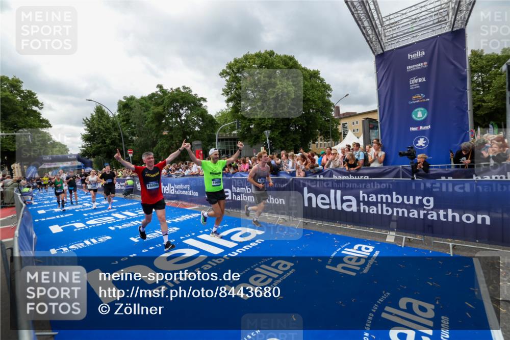 29.06.2025 - hella hamburg halbmarathon Zöllner http://msf.ph/oto/8443680 29.06.2025 10:56:56 Ziel 1955, 2282, 2378, 2741, 2759, 5418, 6835, 7716, 11043, 13816, 15097, 16008, 16009, 16620, 16679 meine-sportfotos.de