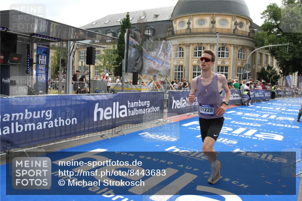 29.06.2025 - hella hamburg halbmarathon Michael Strokosch http://msf.ph/oto/8443683 29.06.2025 10:25:50 Ziel 11228, 14107, 17258 meine-sportfotos.de