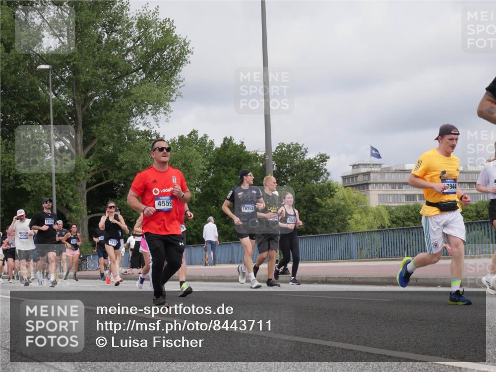 29.06.2025 - hella hamburg halbmarathon Luisa Fischer http://msf.ph/oto/8443711 29.06.2025 10:25:41 Kennedybrücke 10065, 13472, 4131, 4559, 16762, 6820, 7944, 2351, 3910, 3995, 4131, 4366, 4559, 4970, 6049, 6307, 6820, 6826, 6899, 7925, 8511, 8855, 8931, 10065, 10210, 10739 meine-sportfotos.de