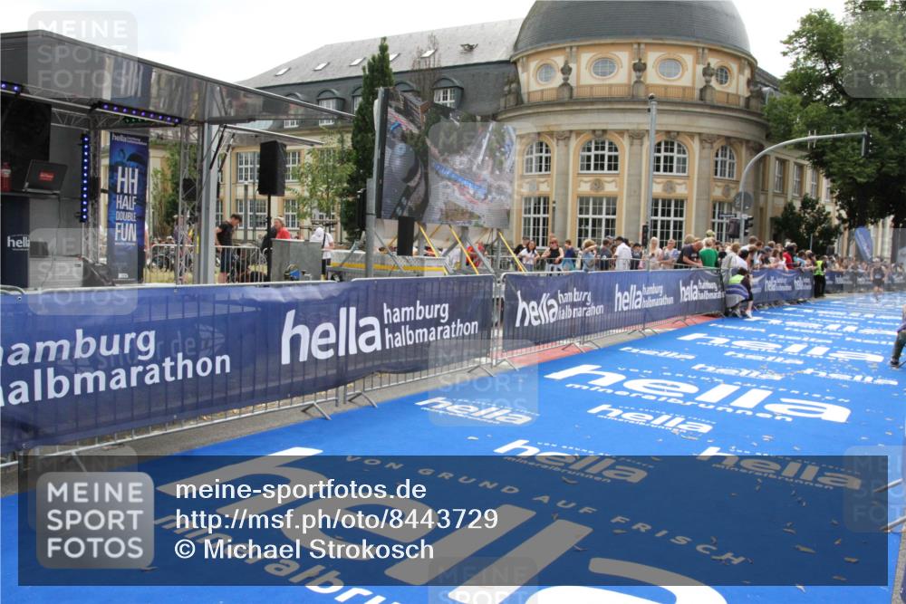 29.06.2025 - hella hamburg halbmarathon Michael Strokosch http://msf.ph/oto/8443729 29.06.2025 10:25:51 Ziel 11228, 17258 meine-sportfotos.de