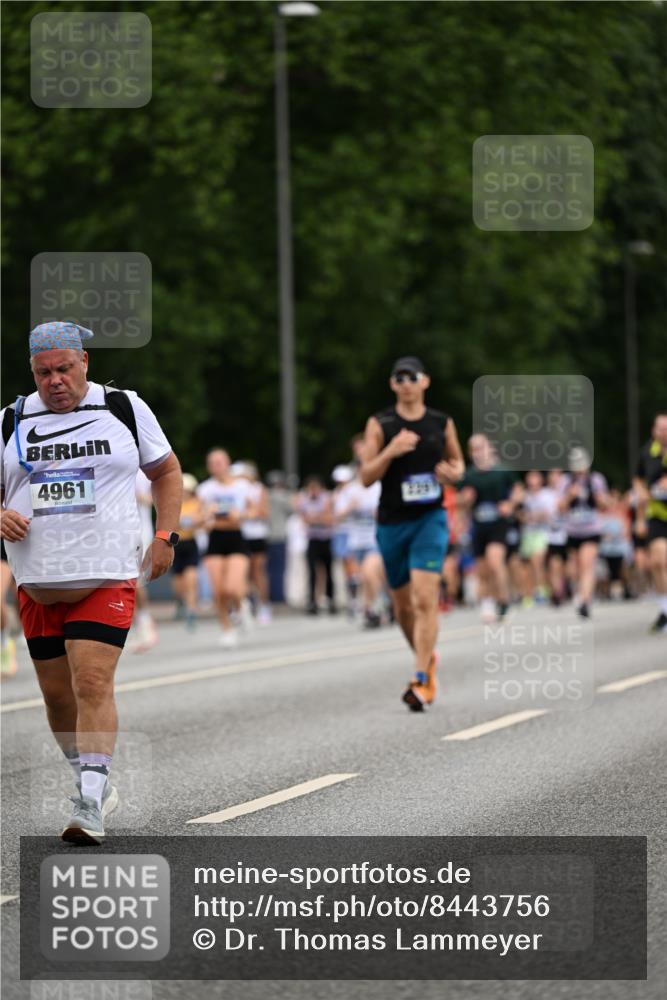 29.06.2025 - hella hamburg halbmarathon Dr. Thomas Lammeyer http://msf.ph/oto/8443756 29.06.2025 10:57:37 Kennedybrücke 1753, 2291, 4595, 6041, 6044, 7039, 7690, 7890, 8414, 8515, 9368, 9545, 10490, 10879, 10981, 11268 meine-sportfotos.de