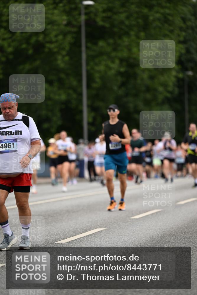 29.06.2025 - hella hamburg halbmarathon Dr. Thomas Lammeyer http://msf.ph/oto/8443771 29.06.2025 10:57:37 Kennedybrücke 1753, 2291, 4595, 6041, 6044, 7039, 7690, 7890, 8414, 8515, 9368, 9545, 10490, 10879, 10981, 11268 meine-sportfotos.de