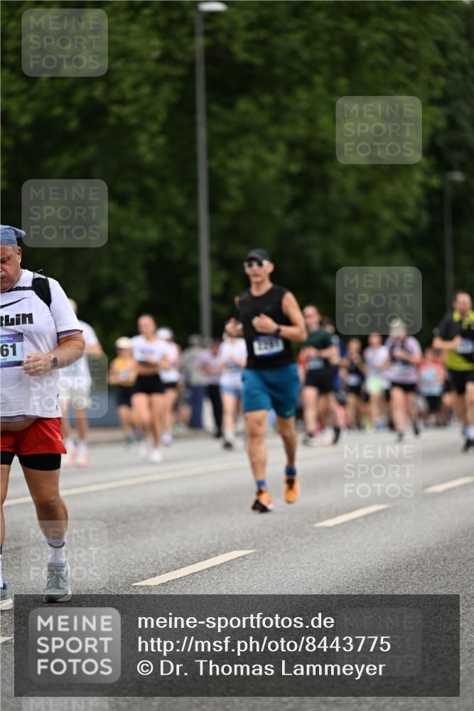 29.06.2025 - hella hamburg halbmarathon Dr. Thomas Lammeyer http://msf.ph/oto/8443775 29.06.2025 10:57:37 Kennedybrücke 1753, 2291, 4595, 6041, 6044, 7039, 7690, 7890, 8414, 8515, 9368, 9545, 10490, 10879, 10981, 11268 meine-sportfotos.de