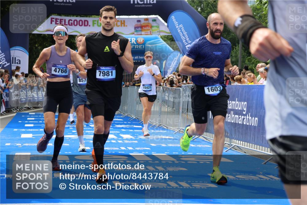 29.06.2025 - hella hamburg halbmarathon Strokosch-Dieckow http://msf.ph/oto/8443784 29.06.2025 10:39:54 Ziel 1603, 1975, 2525, 2563, 2573, 3626, 4766, 5050, 5375, 6080, 6149, 7981, 8467, 8574, 11714, 15421, 15813 meine-sportfotos.de