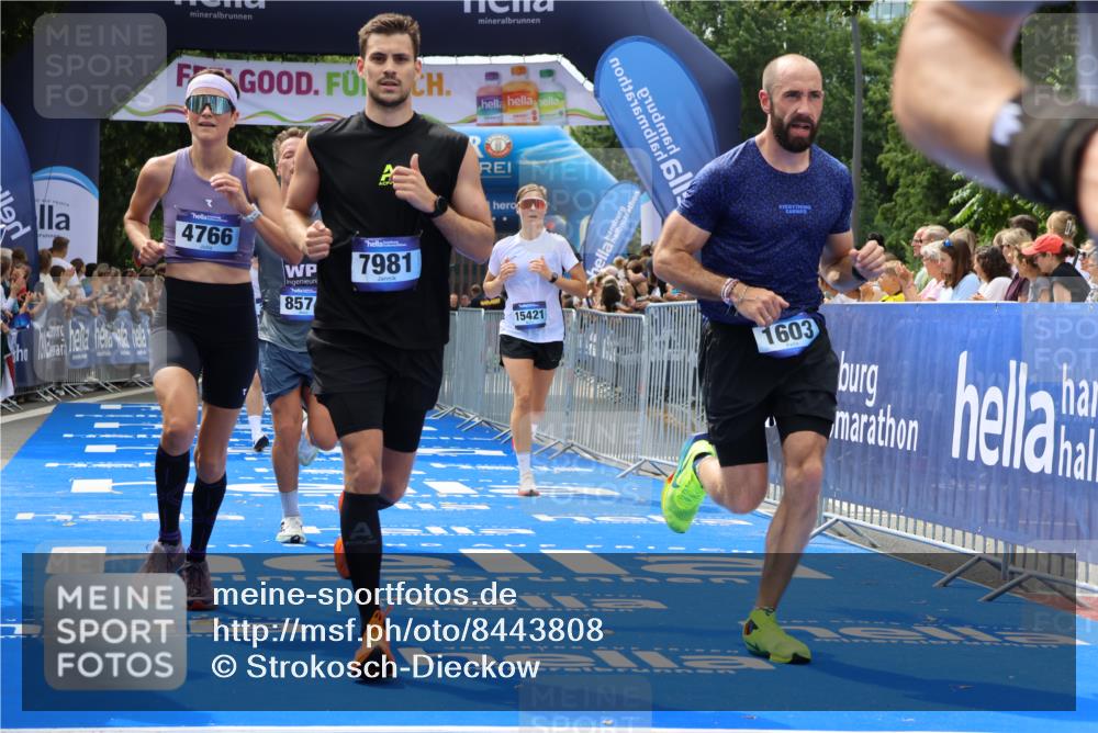 29.06.2025 - hella hamburg halbmarathon Strokosch-Dieckow http://msf.ph/oto/8443808 29.06.2025 10:39:54 Ziel 1603, 1975, 2525, 2563, 2573, 3626, 4766, 5050, 5375, 6080, 6149, 7981, 8467, 8574, 11714, 15421, 15813 meine-sportfotos.de