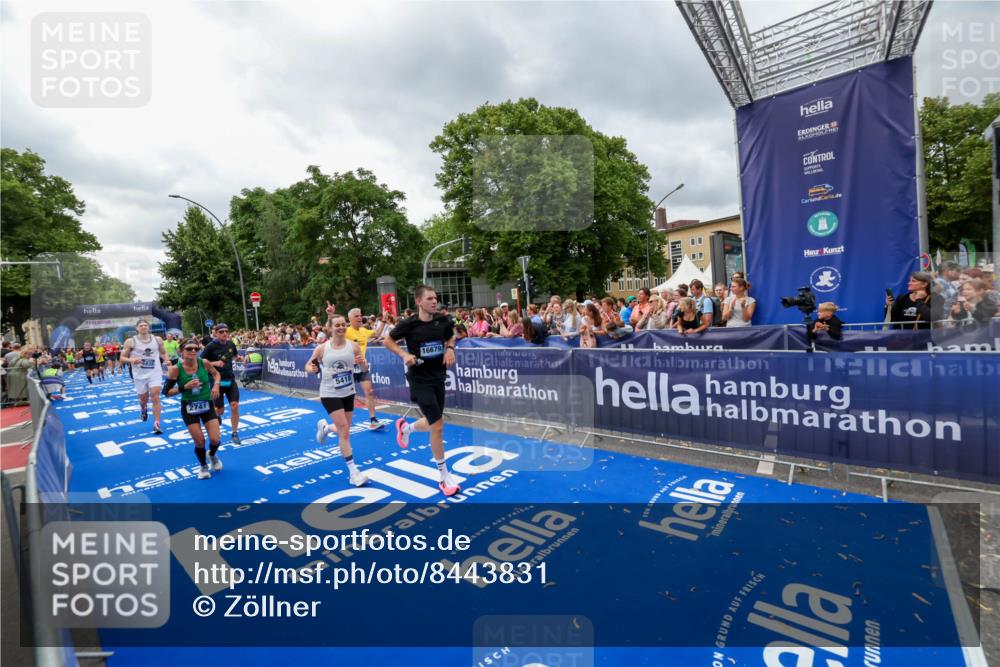 29.06.2025 - hella hamburg halbmarathon Zöllner http://msf.ph/oto/8443831 29.06.2025 10:56:58 Ziel 1955, 2282, 2741, 2759, 5033, 5418, 6835, 7716, 8669, 11043, 11212, 14678, 15097, 16620, 16679 meine-sportfotos.de
