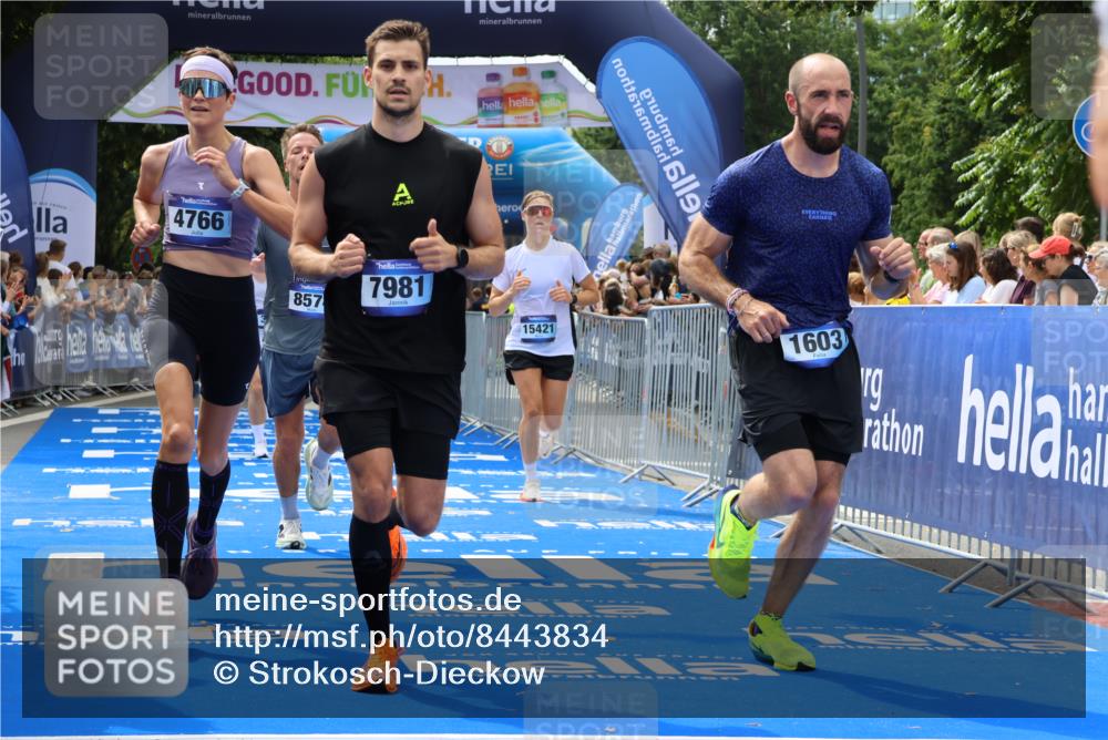 29.06.2025 - hella hamburg halbmarathon Strokosch-Dieckow http://msf.ph/oto/8443834 29.06.2025 10:39:54 Ziel 1603, 1975, 2525, 2563, 2573, 3626, 4766, 5050, 5375, 6080, 6149, 7981, 8467, 8574, 11714, 15421, 15813 meine-sportfotos.de