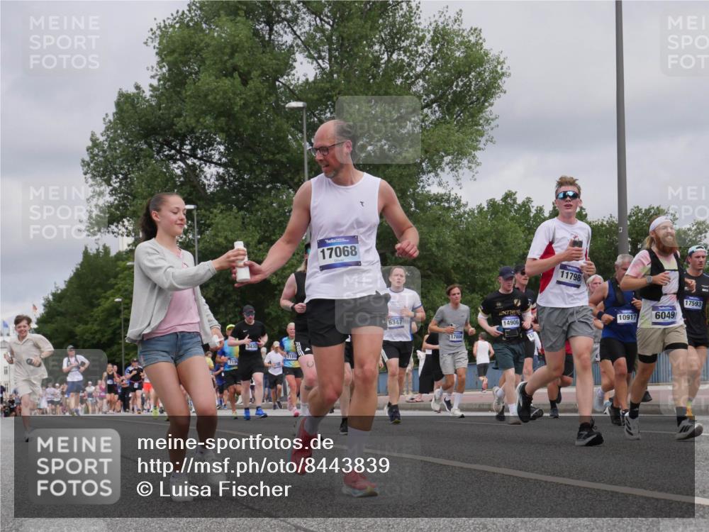 29.06.2025 - hella hamburg halbmarathon Luisa Fischer http://msf.ph/oto/8443839 29.06.2025 10:25:48 Kennedybrücke 719, 3430, 7188, 17068, 6347, 17804, 14906, 11798, 17593, 10917, 6049, 2479, 2886, 3430, 3995, 4131, 4190, 4266, 4366, 4559, 4970, 6049, 6820, 6826, 6881, 7188, 7190, 7276, 7925, 8855, 8931, 9392, 10065, 10210 meine-sportfotos.de