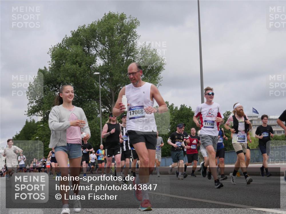 29.06.2025 - hella hamburg halbmarathon Luisa Fischer http://msf.ph/oto/8443847 29.06.2025 10:25:48 Kennedybrücke 1724, 7183, 7291, 17068, 7804, 11798, 16143, 0917, 6049, 2479, 2479, 2886, 3430, 3995, 4131, 4190, 4266, 4366, 4559, 4970, 6049, 6820, 6826, 6881, 7188, 7190, 7276, 7925, 8855, 8931, 9392, 10065, 10210 meine-sportfotos.de