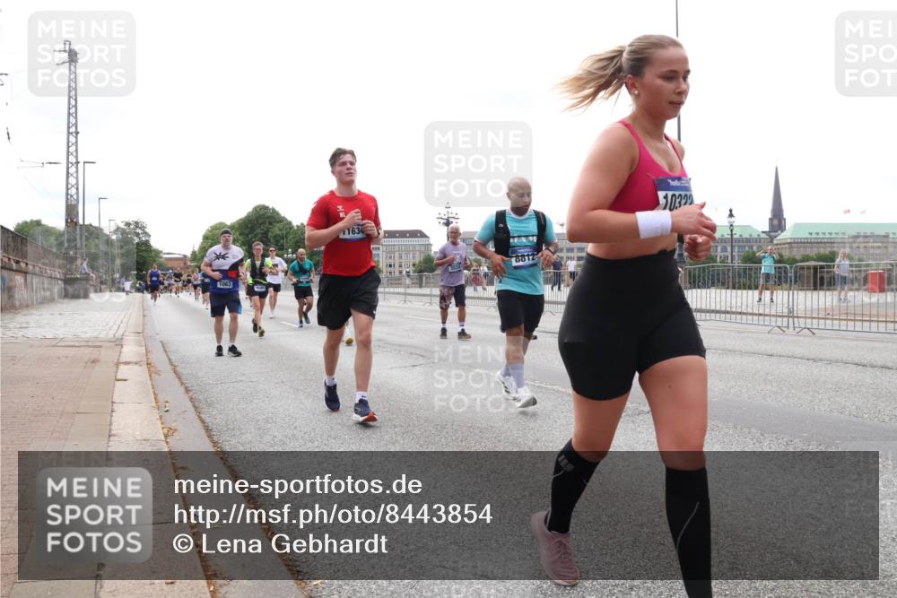 29.06.2025 - hella hamburg halbmarathon Lena Gebhardt http://msf.ph/oto/8443854 29.06.2025 10:29:45 Lombardsbrücke 1063, 11634, 8812, 10329, 1063, 1097, 1230, 1661, 1694, 2302, 2699, 3179, 3311, 3524, 3613, 4349, 4395, 4580, 5063, 5322, 5350, 6285, 6725, 7517, 7832, 8388, 8792, 8812, 8941, 9095, 9714, 9937, 10162, 10322, 10641, 10808, 10996, 11249, 11269, 11376, 11444, 11634, 11792, 11803, 12086, 12216, 12227, 12305, 12537, 13031, 13382, 13810, 14644, 15266, 16306, 16659, 16662, 16676, 17496, 17529, 17945, 18298, 18299, 18385 meine-sportfotos.de