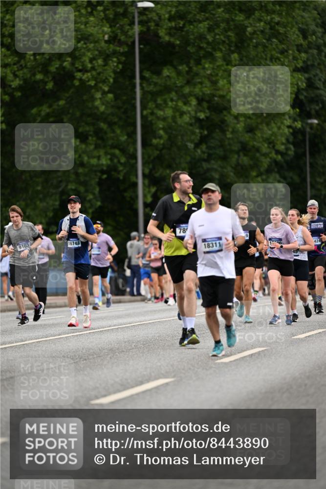 29.06.2025 - hella hamburg halbmarathon Dr. Thomas Lammeyer http://msf.ph/oto/8443890 29.06.2025 10:57:43 Kennedybrücke 1753, 2291, 4595, 5562, 6041, 6044, 6913, 7039, 7611, 7890, 8212, 8414, 8515, 9103, 9368, 9545, 9685, 10490, 10981, 11268 meine-sportfotos.de