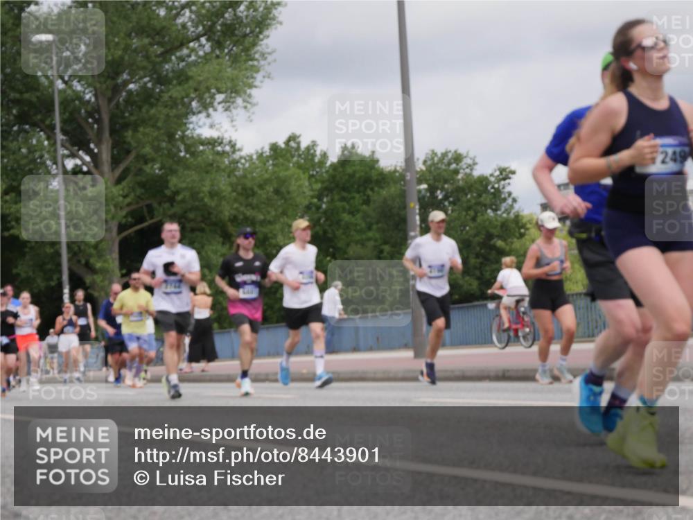 29.06.2025 - hella hamburg halbmarathon Luisa Fischer http://msf.ph/oto/8443901 29.06.2025 10:25:55 Kennedybrücke 249, 2479, 2744, 2886, 3430, 3600, 3601, 4190, 4266, 6048, 6881, 7188, 7190, 7276, 9392, 10432, 10573 meine-sportfotos.de
