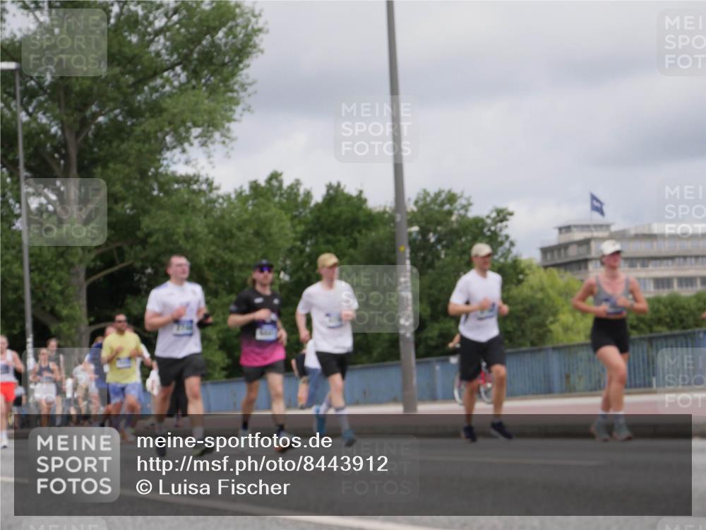 29.06.2025 - hella hamburg halbmarathon Luisa Fischer http://msf.ph/oto/8443912 29.06.2025 10:25:56 Kennedybrücke 2479, 2744, 2886, 3430, 3600, 3601, 4190, 4266, 6048, 6881, 7188, 7190, 7276, 9392, 10432, 10573 meine-sportfotos.de