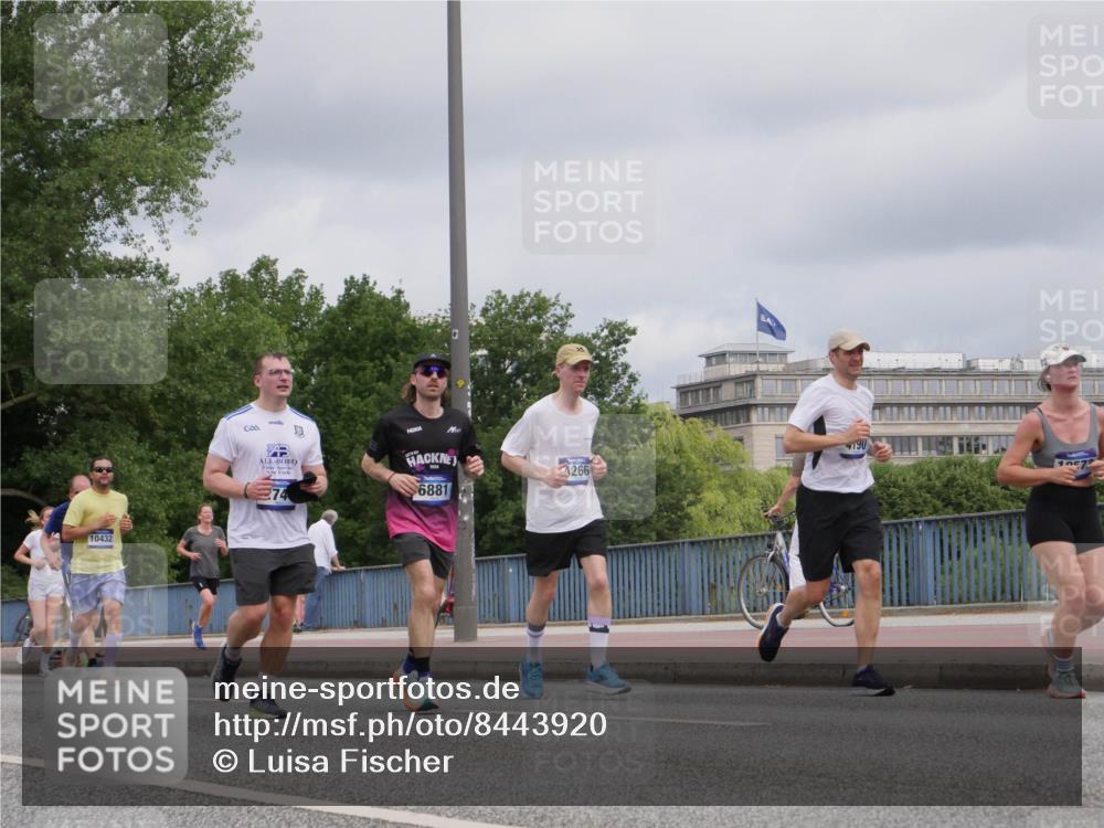 29.06.2025 - hella hamburg halbmarathon Luisa Fischer http://msf.ph/oto/8443920 29.06.2025 10:25:57 Kennedybrücke 10432, 74, 1266, 6881, 10572, 2744, 2886, 3430, 3600, 3601, 4190, 4266, 6048, 6881, 7188, 7190, 7276, 9392, 10432, 10573 meine-sportfotos.de
