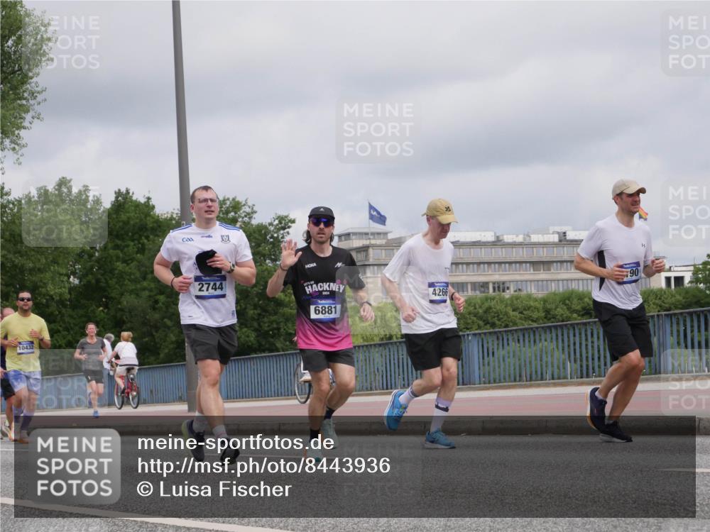 29.06.2025 - hella hamburg halbmarathon Luisa Fischer http://msf.ph/oto/8443936 29.06.2025 10:25:58 Kennedybrücke 10432, 2744, 6881, 4266, 90, 2744, 2886, 3430, 3600, 3601, 4190, 4266, 6048, 6881, 7188, 7190, 9392, 10432, 10573 meine-sportfotos.de