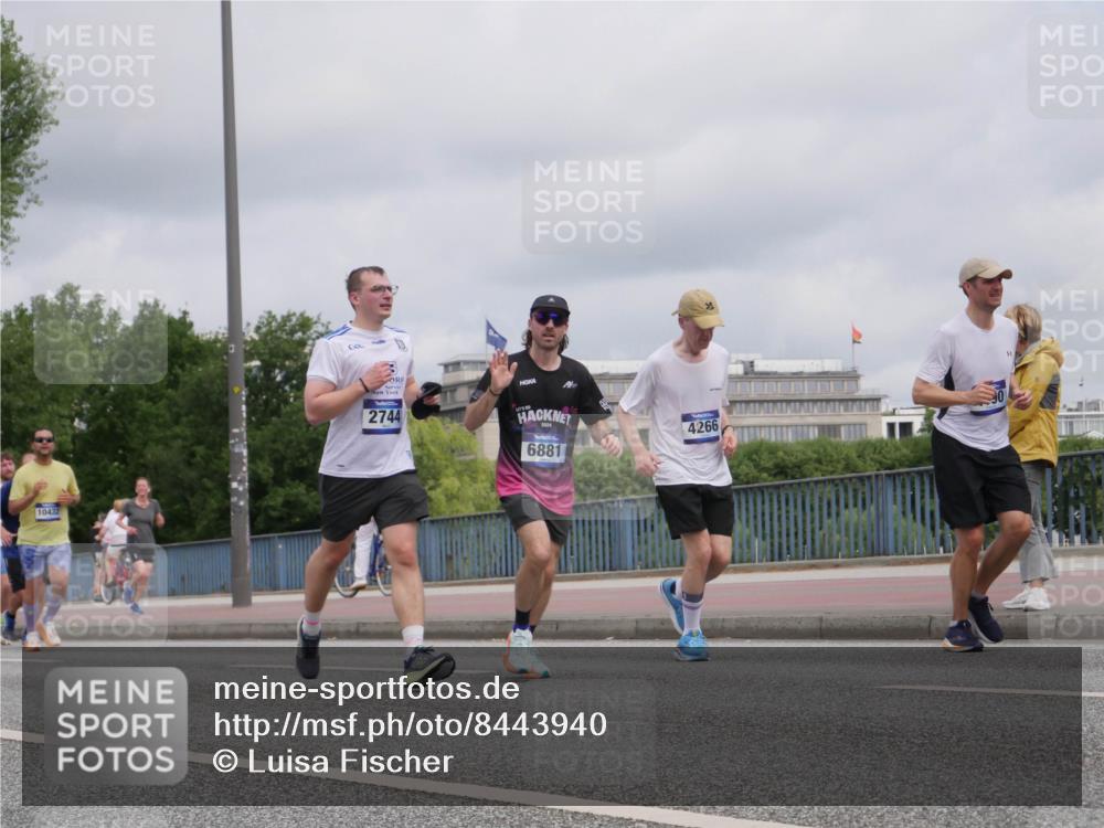 29.06.2025 - hella hamburg halbmarathon Luisa Fischer http://msf.ph/oto/8443940 29.06.2025 10:25:58 Kennedybrücke 10432, 2744, 2024, 4266, 6881, 2744, 2886, 3430, 3600, 3601, 4190, 4266, 6048, 6881, 7188, 7190, 9392, 10432, 10573 meine-sportfotos.de