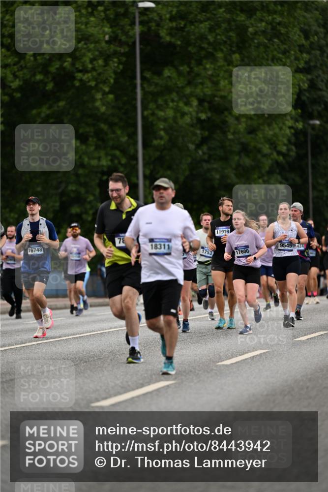 29.06.2025 - hella hamburg halbmarathon Dr. Thomas Lammeyer http://msf.ph/oto/8443942 29.06.2025 10:57:44 Kennedybrücke 1753, 2291, 4595, 5562, 6041, 6044, 6913, 7039, 7611, 7890, 8212, 8414, 8515, 9103, 9368, 9545, 9685, 10490, 11268 meine-sportfotos.de