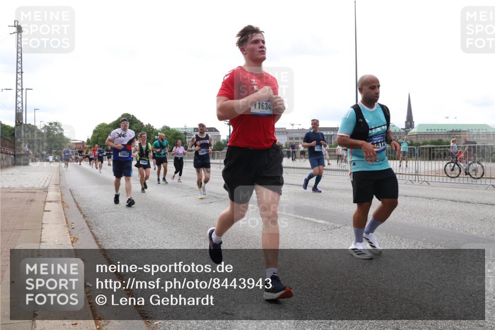 29.06.2025 - hella hamburg halbmarathon Lena Gebhardt http://msf.ph/oto/8443943 29.06.2025 10:29:46 Lombardsbrücke 1063, 18385, 13810, 11634, 1063, 1097, 1230, 1661, 1694, 2302, 2699, 3179, 3311, 3524, 3613, 4349, 4395, 4580, 5063, 5322, 5350, 6285, 6725, 7517, 7832, 8388, 8792, 8812, 8941, 9095, 9714, 9937, 10162, 10322, 10641, 10996, 11249, 11269, 11376, 11444, 11634, 11792, 11803, 12086, 12216, 12227, 12305, 12537, 13031, 13382, 13810, 14644, 15266, 16306, 16659, 16662, 16676, 16769, 17496, 17529, 17945, 18298, 18299, 18385 meine-sportfotos.de