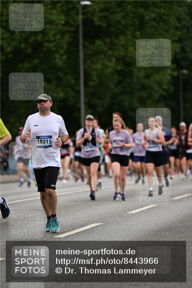 29.06.2025 - hella hamburg halbmarathon Dr. Thomas Lammeyer http://msf.ph/oto/8443966 29.06.2025 10:57:45 Kennedybrücke 1753, 2291, 5562, 6041, 6044, 6913, 7039, 7611, 7890, 8212, 8414, 8515, 8906, 9103, 9368, 9545, 9685, 10490, 11268 meine-sportfotos.de