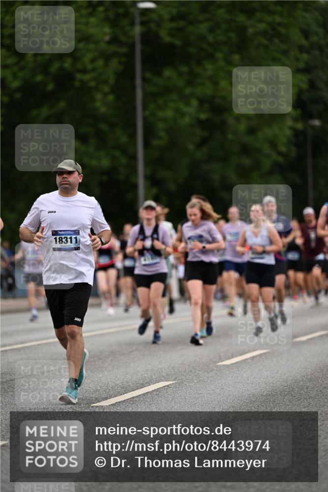 29.06.2025 - hella hamburg halbmarathon Dr. Thomas Lammeyer http://msf.ph/oto/8443974 29.06.2025 10:57:45 Kennedybrücke 1753, 2291, 5562, 6041, 6044, 6913, 7039, 7611, 7890, 8212, 8414, 8515, 8906, 9103, 9368, 9545, 9685, 10490, 11268 meine-sportfotos.de