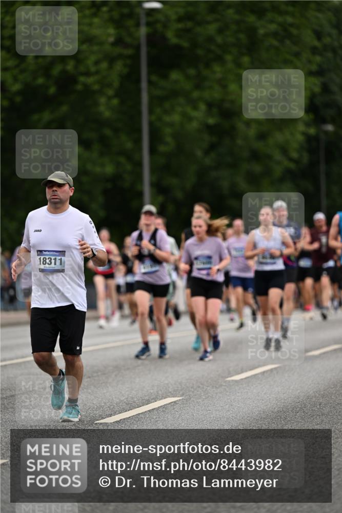 29.06.2025 - hella hamburg halbmarathon Dr. Thomas Lammeyer http://msf.ph/oto/8443982 29.06.2025 10:57:45 Kennedybrücke 1753, 2291, 5562, 6041, 6044, 6913, 7039, 7611, 7890, 8212, 8414, 8515, 8906, 9103, 9368, 9545, 9685, 10490, 11268 meine-sportfotos.de