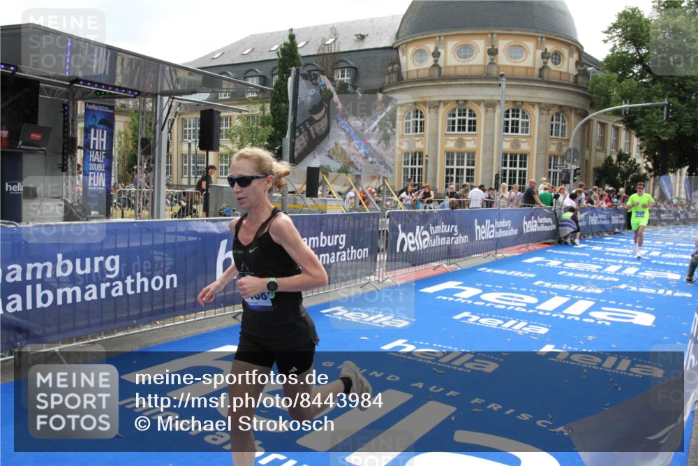 29.06.2025 - hella hamburg halbmarathon Michael Strokosch http://msf.ph/oto/8443984 29.06.2025 10:26:00 Ziel 9767, 10468, 18692 meine-sportfotos.de