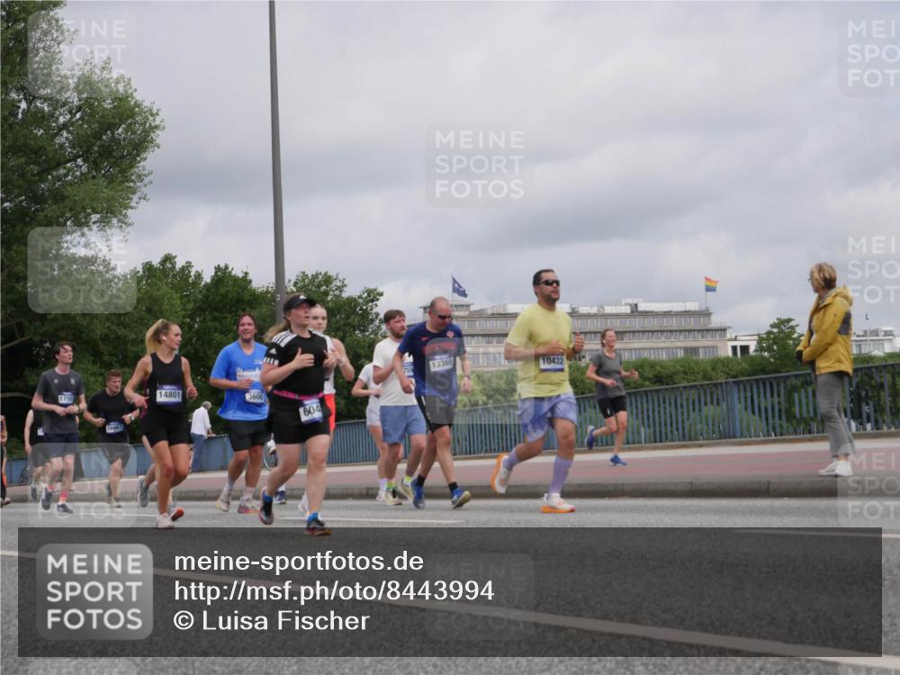 29.06.2025 - hella hamburg halbmarathon Luisa Fischer http://msf.ph/oto/8443994 29.06.2025 10:26:01 Kennedybrücke 1755, 16667, 14801, 3600, 13369, 10432, 604, 2514, 2744, 3600, 3601, 3769, 4190, 4266, 4969, 5838, 6048, 6747, 6881, 7891, 9256, 10432, 10573 meine-sportfotos.de