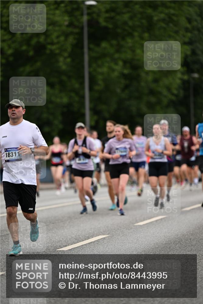 29.06.2025 - hella hamburg halbmarathon Dr. Thomas Lammeyer http://msf.ph/oto/8443995 29.06.2025 10:57:45 Kennedybrücke 1753, 2291, 5562, 6041, 6044, 6913, 7039, 7611, 7890, 8212, 8414, 8515, 8906, 9103, 9368, 9545, 9685, 10490, 11268 meine-sportfotos.de