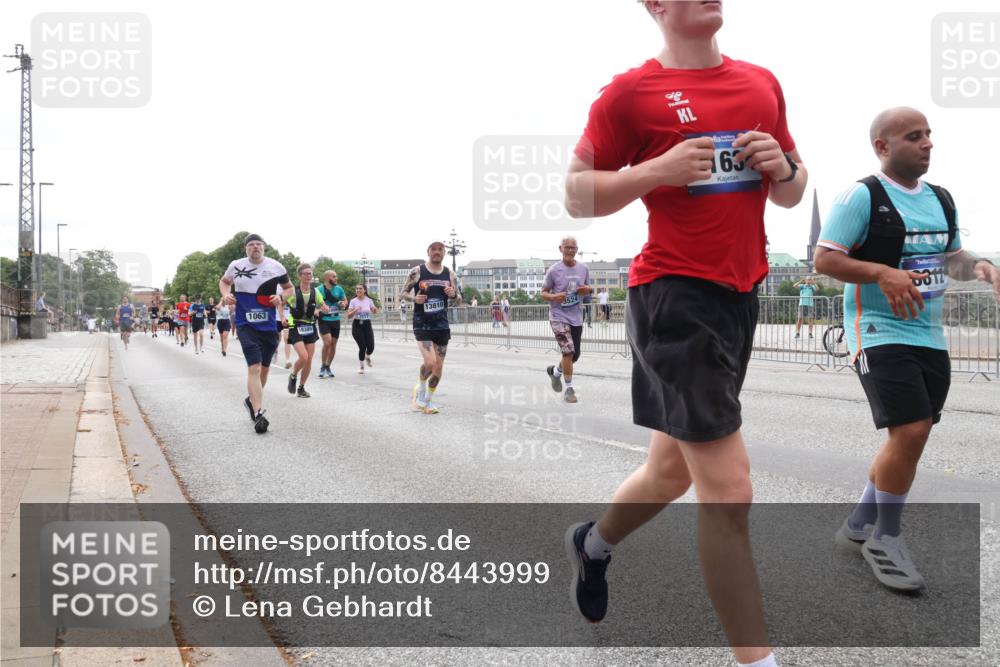 29.06.2025 - hella hamburg halbmarathon Lena Gebhardt http://msf.ph/oto/8443999 29.06.2025 10:29:46 Lombardsbrücke 1063, 13810, 18365, 3524, 63, 1063, 1097, 1230, 1661, 1694, 2302, 2699, 3179, 3311, 3524, 3613, 4349, 4395, 4580, 5063, 5322, 5350, 6285, 6725, 7517, 7832, 8388, 8792, 8812, 8941, 9095, 9714, 9937, 10162, 10322, 10641, 10996, 11249, 11269, 11376, 11444, 11634, 11792, 11803, 12086, 12216, 12227, 12305, 12537, 13031, 13382, 13810, 14644, 15266, 16306, 16659, 16662, 16676, 16769, 17496, 17529, 17945, 18298, 18299, 18385 meine-sportfotos.de