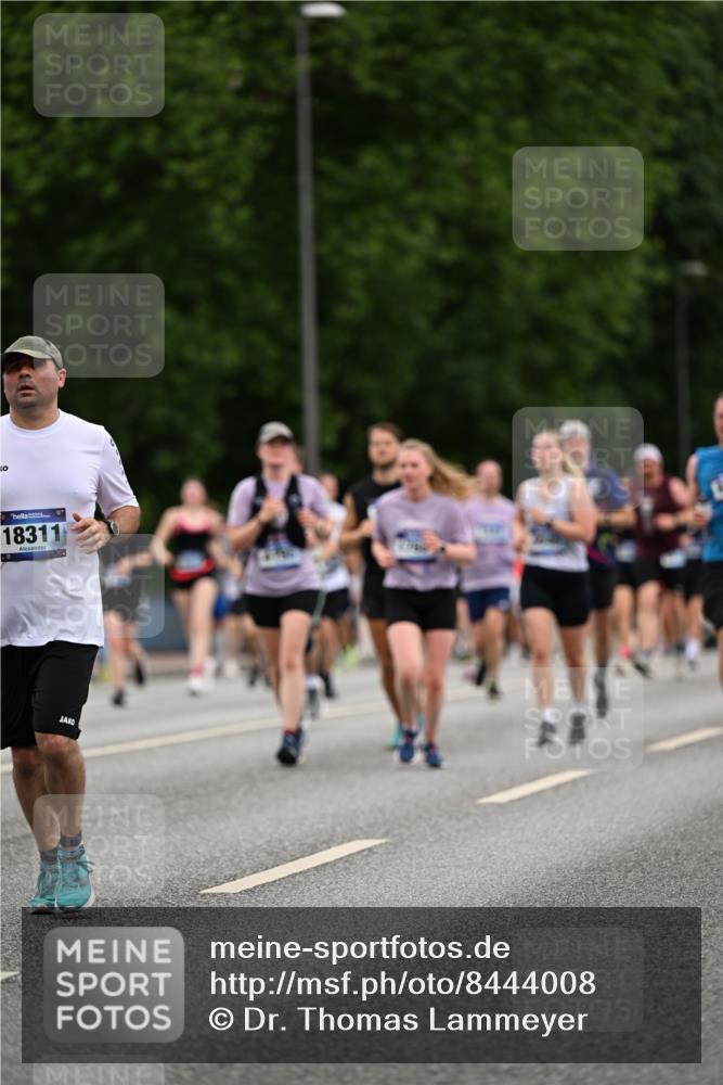 29.06.2025 - hella hamburg halbmarathon Dr. Thomas Lammeyer http://msf.ph/oto/8444008 29.06.2025 10:57:45 Kennedybrücke 1753, 2291, 5562, 6041, 6044, 6913, 7039, 7611, 7890, 8212, 8414, 8515, 8906, 9103, 9368, 9545, 9685, 10490, 11268 meine-sportfotos.de