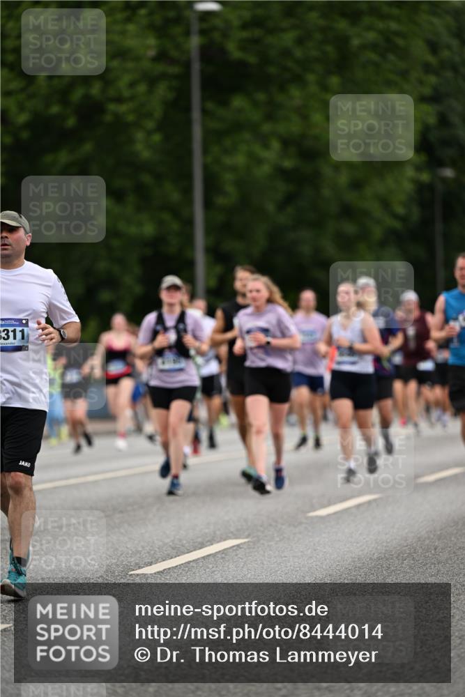 29.06.2025 - hella hamburg halbmarathon Dr. Thomas Lammeyer http://msf.ph/oto/8444014 29.06.2025 10:57:46 Kennedybrücke 1753, 2291, 3226, 4591, 5562, 6041, 6044, 6913, 7039, 7611, 7890, 8212, 8414, 8515, 8906, 9103, 9368, 9545, 9685, 10490, 11268 meine-sportfotos.de