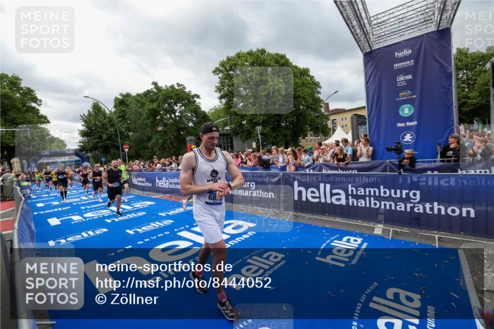 29.06.2025 - hella hamburg halbmarathon Zöllner http://msf.ph/oto/8444052 29.06.2025 10:57:01 Ziel 1485, 1955, 2282, 2759, 4299, 5033, 6835, 8669, 11043, 11212, 11638, 14678, 15097, 16470, 16620, 18719, 19091 meine-sportfotos.de