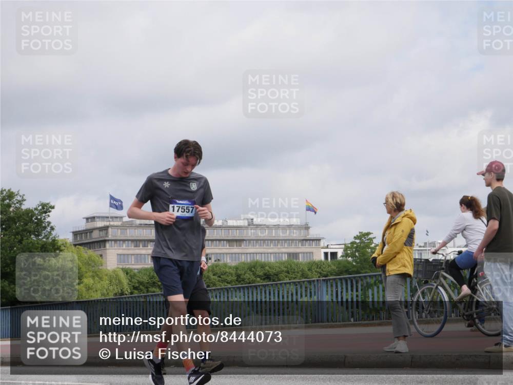 29.06.2025 - hella hamburg halbmarathon Luisa Fischer http://msf.ph/oto/8444073 29.06.2025 10:26:05 Kennedybrücke 17557, 2022, 2514, 3003, 3600, 3601, 3769, 4969, 5629, 5838, 6048, 6747, 7891, 8355, 8715, 9256, 10432 meine-sportfotos.de
