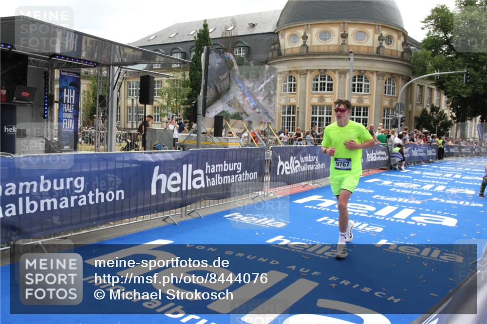 29.06.2025 - hella hamburg halbmarathon Michael Strokosch http://msf.ph/oto/8444076 29.06.2025 10:26:03 Ziel 9767, 13779, 17003 meine-sportfotos.de