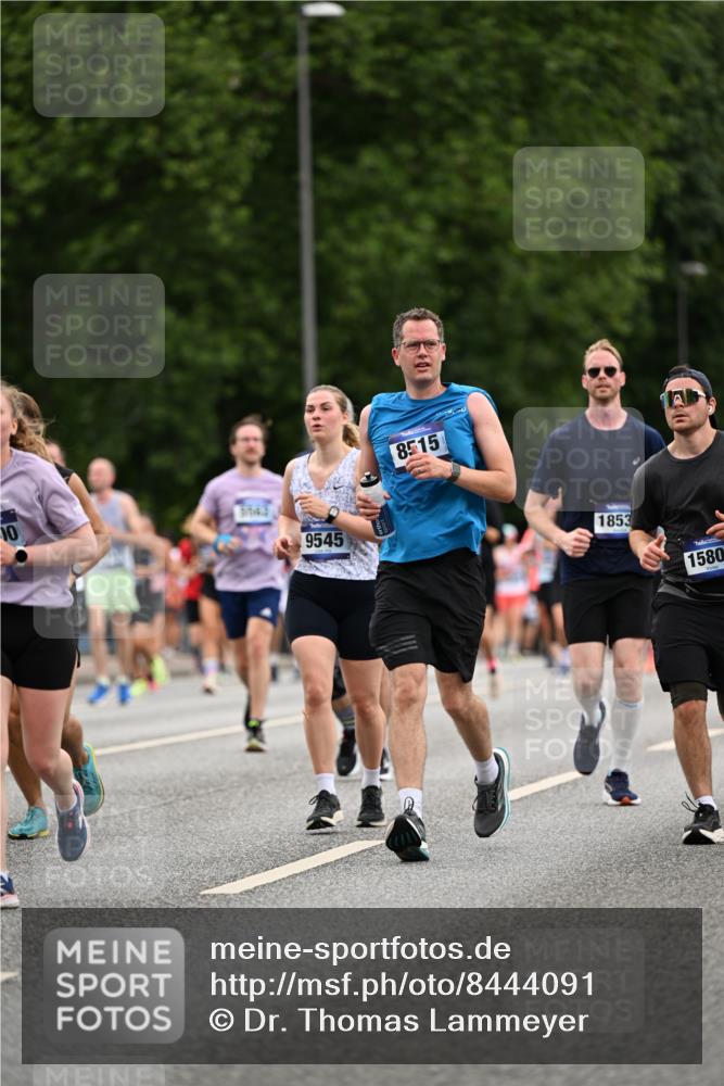 29.06.2025 - hella hamburg halbmarathon Dr. Thomas Lammeyer http://msf.ph/oto/8444091 29.06.2025 10:57:49 Kennedybrücke 1753, 2291, 3226, 4591, 5562, 6041, 6044, 6913, 7039, 7068, 7611, 7876, 7890, 8212, 8414, 8515, 8906, 9103, 9545, 9685, 10490, 11268 meine-sportfotos.de