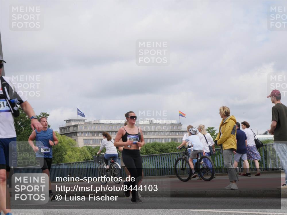 29.06.2025 - hella hamburg halbmarathon Luisa Fischer http://msf.ph/oto/8444103 29.06.2025 10:26:08 Kennedybrücke 514, 7891, 69, 2022, 2514, 3003, 3601, 3769, 4969, 5629, 5798, 5838, 6747, 6784, 6785, 7891, 8355, 8715, 9256, 10088 meine-sportfotos.de