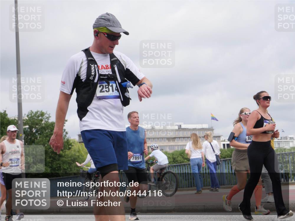 29.06.2025 - hella hamburg halbmarathon Luisa Fischer http://msf.ph/oto/8444116 29.06.2025 10:26:09 Kennedybrücke 2514, 6747, 7891, 925, 2022, 2294, 2514, 3003, 3769, 4969, 5629, 5798, 5838, 6747, 6784, 6785, 7891, 8355, 8715, 9256, 10088 meine-sportfotos.de