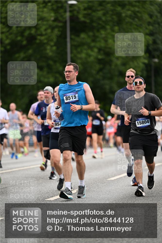 29.06.2025 - hella hamburg halbmarathon Dr. Thomas Lammeyer http://msf.ph/oto/8444128 29.06.2025 10:57:50 Kennedybrücke 1753, 2291, 2528, 3226, 4591, 5562, 6041, 6044, 6913, 7039, 7068, 7611, 7876, 7890, 8212, 8414, 8515, 8906, 9103, 9545, 9685, 10175, 10490, 11268 meine-sportfotos.de